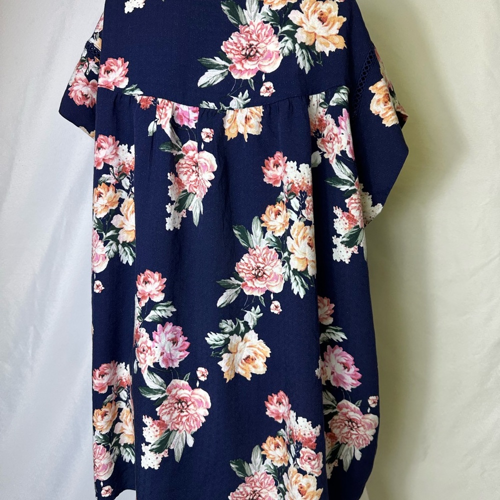 Buffalo David Britton XL  Blue Floral Flowy Peasant Flutter Sleeve Top NWT - Picture 3 of 8